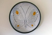 Grand plat rond décoré et incisé, c. 1957.