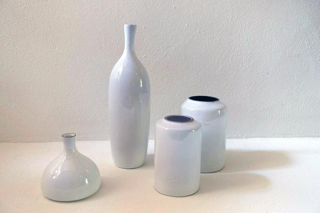 Vase figue, grande bouteille soliflore, vases cylindriques. Années 70.